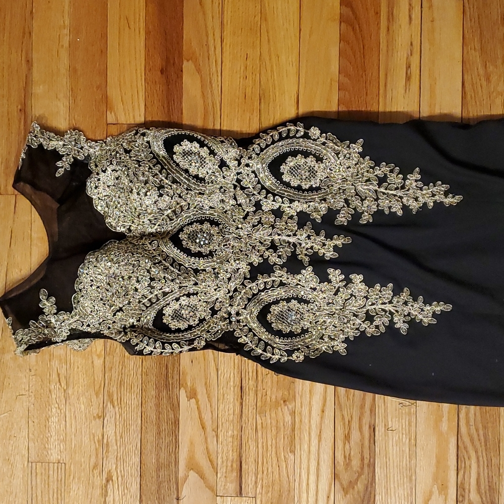 Donated Gorgeous black and gold prom dress - Picture 1 of 17